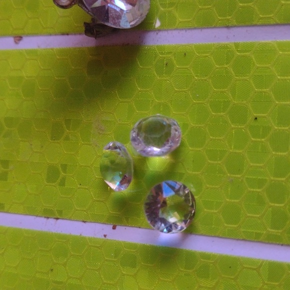 Ring/Lab Diamonds/Pin - Picture 2 of 5